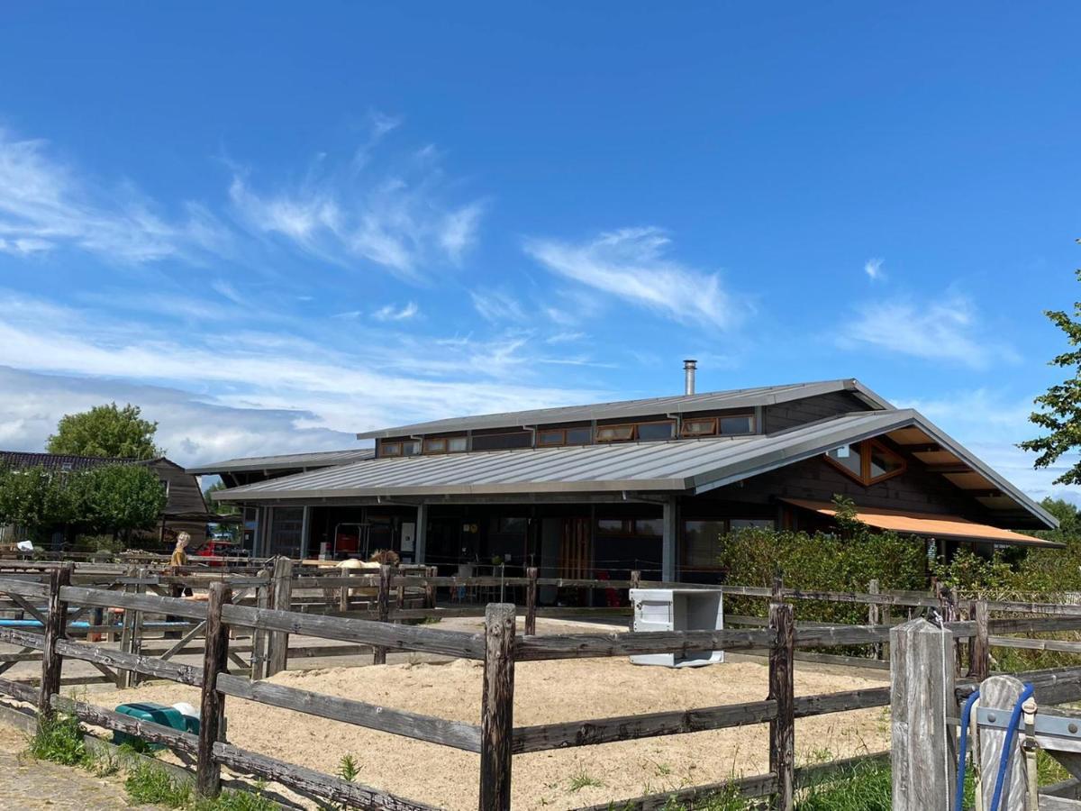 Hestar Husid, Het Luxe Paardenhuis Weesp Exterior photo